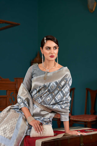 GREY IKKAT DESIGN LINEN SAREE WITH CHECKERED DESIGN GOLDEN ZARI PALLU